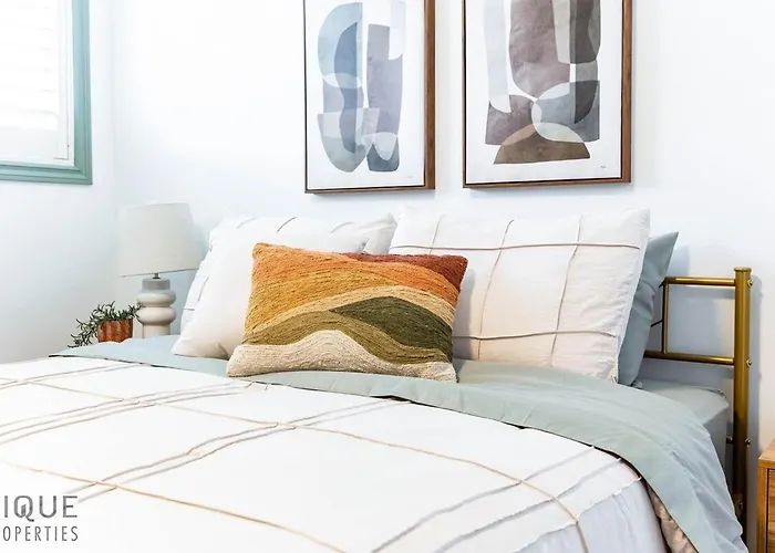 Spacious Luxury - Sleeps 8 - King Bed - Nflx&Wifi