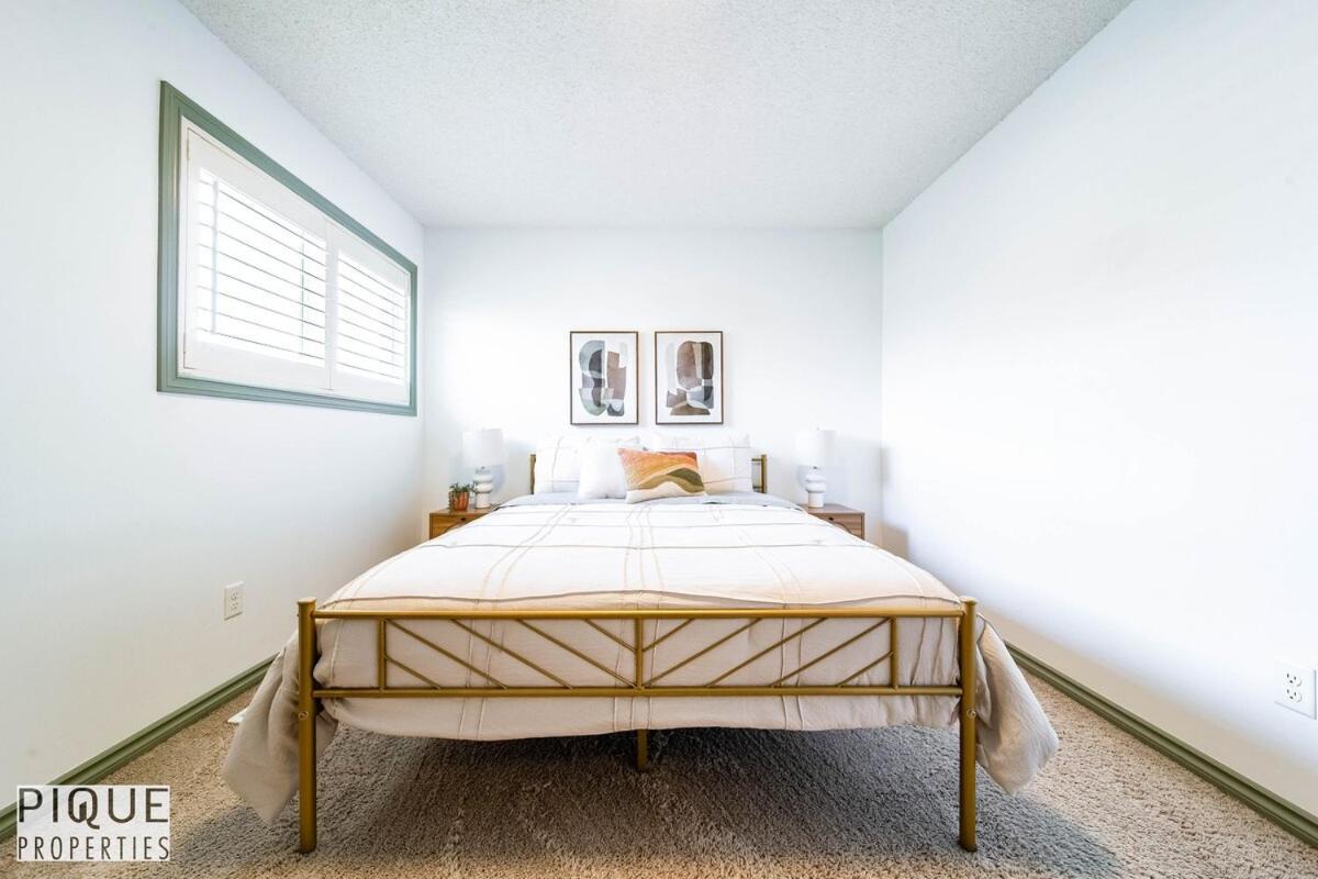 Spacious Luxury - Sleeps 8 - King Bed - Nflx&wifi
