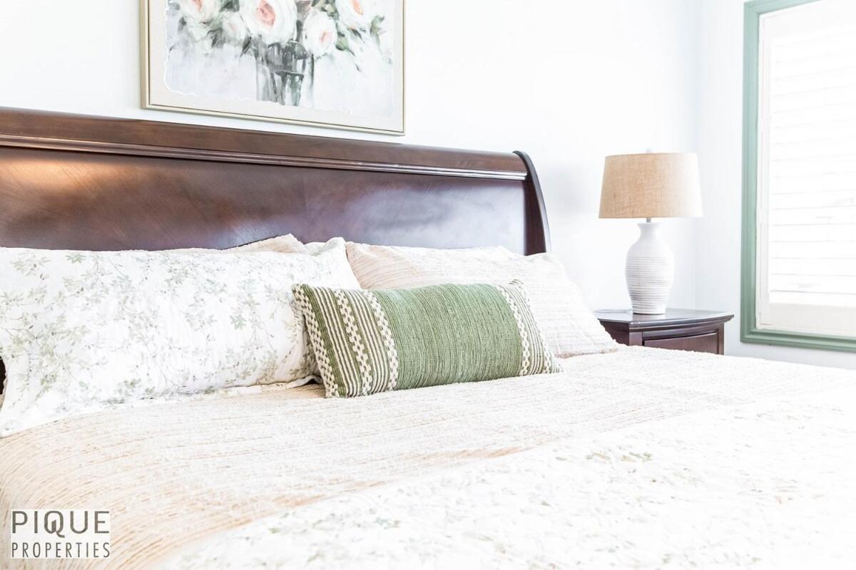 Spacious Luxury - Sleeps 8 - King Bed - Nflx&wifi * Edmonton