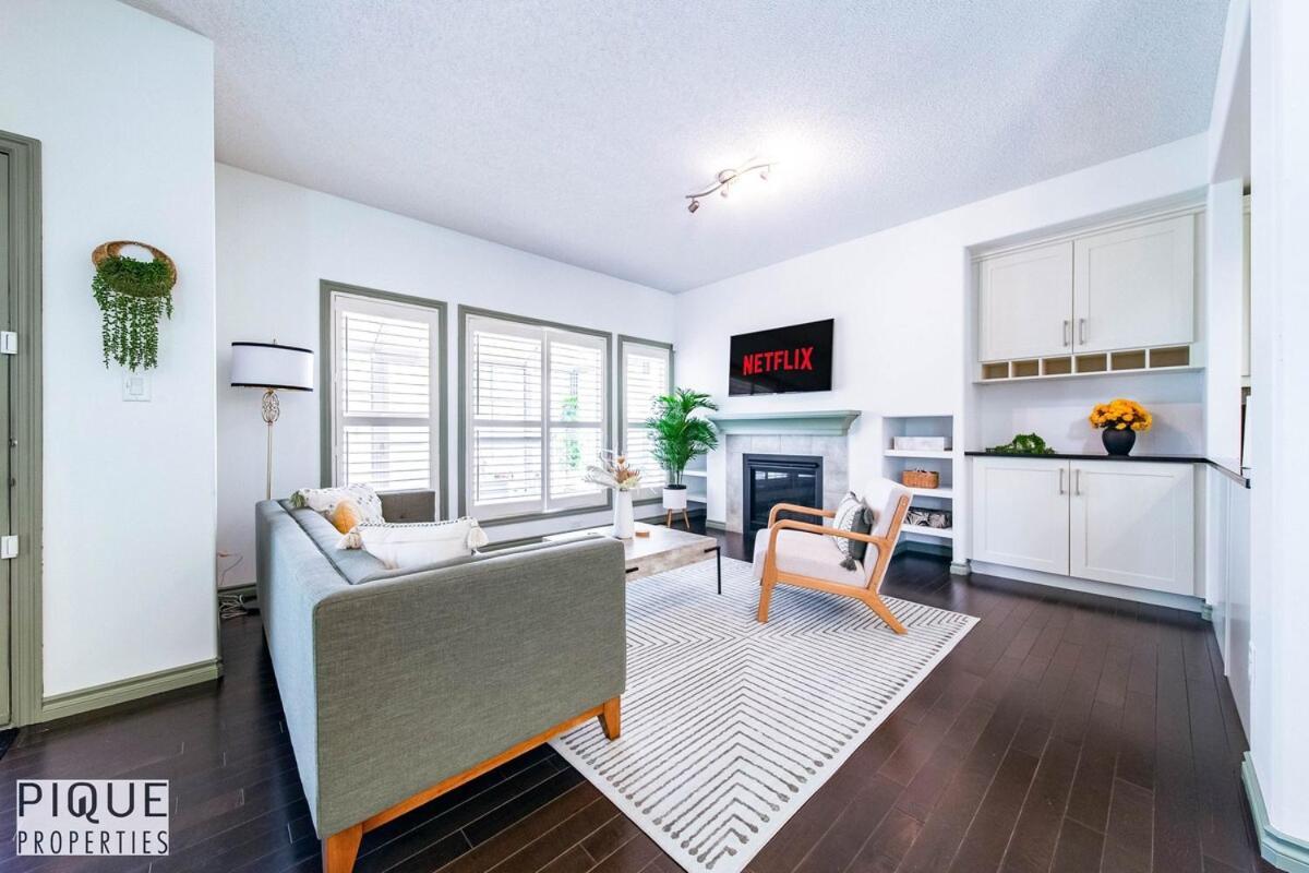 Spacious Luxury - Sleeps 8 - King Bed - Nflx&wifi