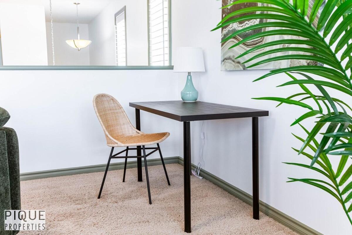 Spacious Luxury - Sleeps 8 - King Bed - Nflx&wifi Apartment Edmonton