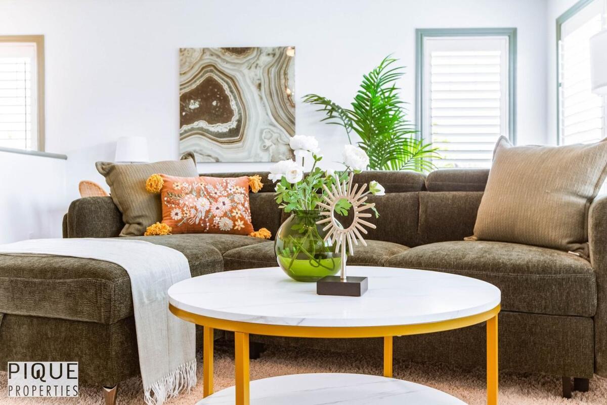 Spacious Luxury - Sleeps 8 - King Bed - Nflx&wifi Edmonton