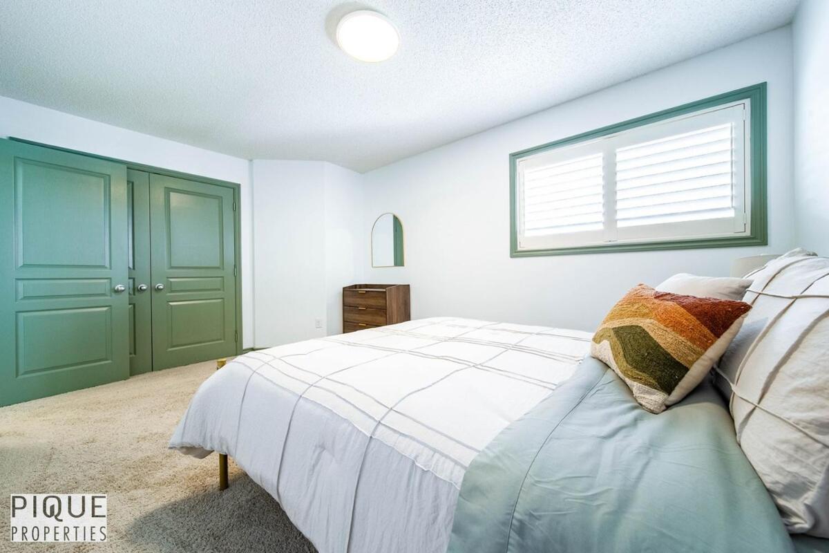 Spacious Luxury - Sleeps 8 - King Bed - Nflx&wifi *