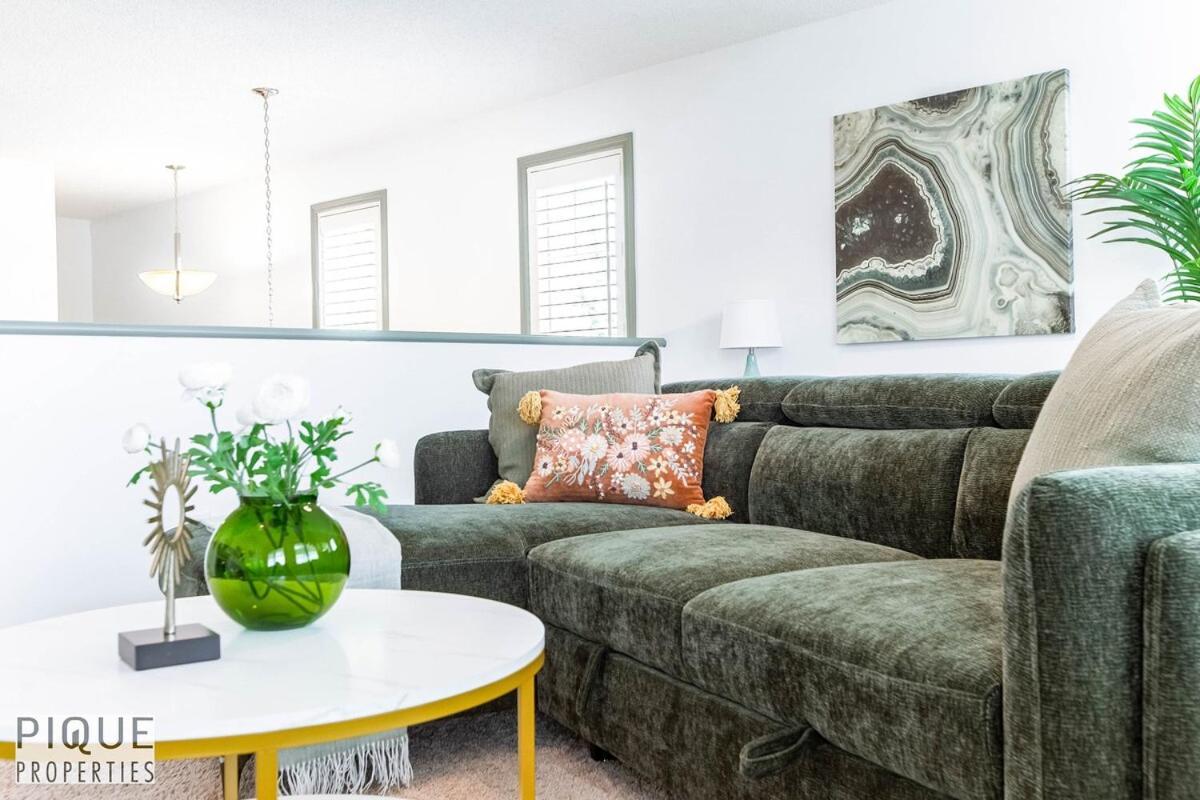 Spacious Luxury - Sleeps 8 - King Bed - Nflx&wifi Edmonton